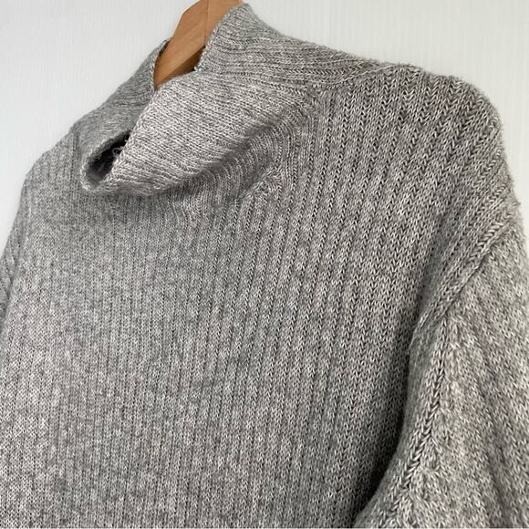 Elizabeth and James turtleneck sweater long sleeve grey size medium - Picture 4 of 7